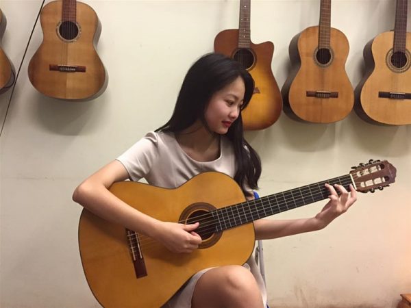 Đàn guitar chất lượng với giá rẻ dao động từ 1 – 4 triệu đồng