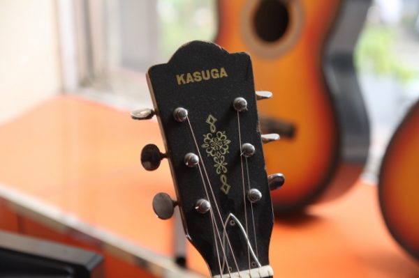 Nhạc cụ Sông Mơ phân phối nhiều loại đàn guitar nhập khẩu các hãng nổi tiếng