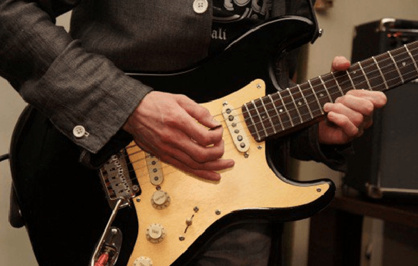 Đàn guitar điện Yamaha là thương hiệu nổi tiếng trong thế giới nhạc cụ