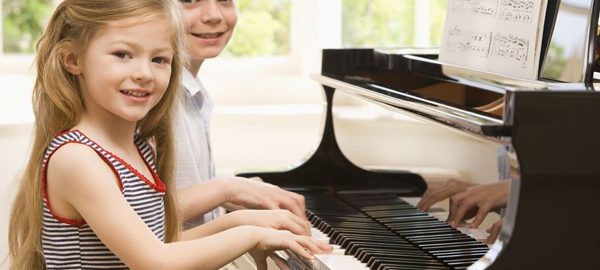 Mua đàn piano đã qua sử dụng để giảm bớt chi phí kinh tế