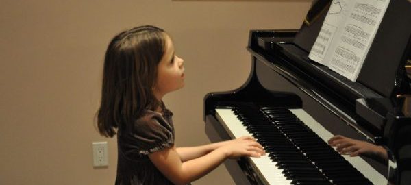 Hãy thử nhiều cây đàn piano ở model khác nhau trước khi chọn mua