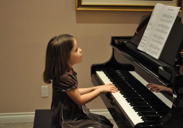 Hãy thử nhiều cây đàn piano ở model khác nhau trước khi chọn mua