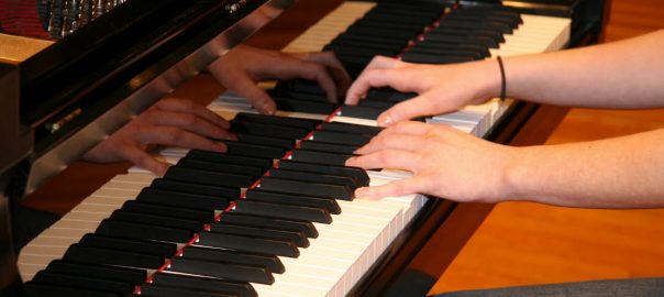 mua đàn piano điện cũ