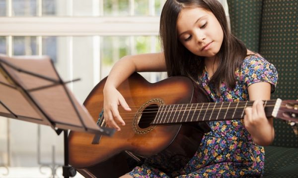 Đàn guitar Nhật cũ là lựa chọn hàng đầu của tín đồ guitar