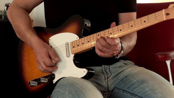 Đàn guitar điện Fender chính đi đầu về phát minh và mở rộng đàn guitar điện