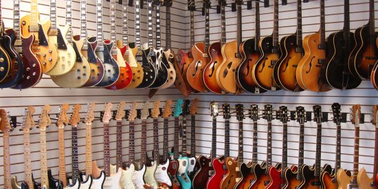Hãy chọn đúng loại đàn guitar cho dòng nhạc mình định chơi