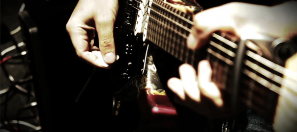 Đàn guitar không chỉ giúp giảm stress mà còn giúp tăng cường kích thích trí não