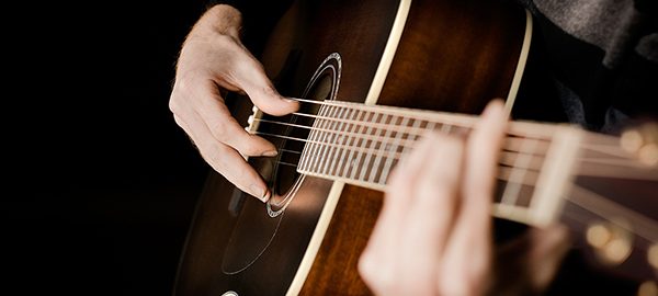 Đàn Guitar Yamaha là mẫu đàn đa dạng kiểu dáng, màu sắc