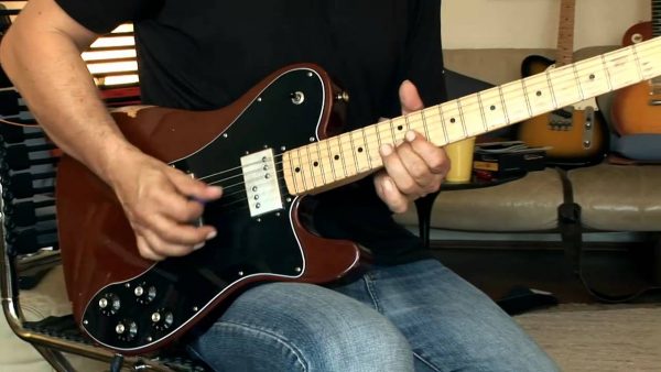 Chúng ta cần cân nhắc kĩ trước khi mua đàn guitar điện