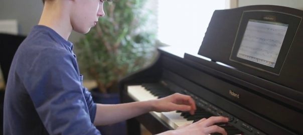 Chúng ta cần cân nhắc kĩ trước khi mua đàn guitar điện