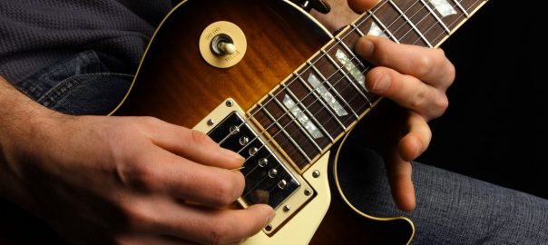 Học chơi đàn guitar điện trở thành nhu cầu phổ biến của giới trẻ