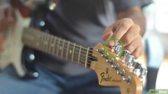 Tập luyện đàn guitar điện đúng cách là bước đệm quan trọng giúp bạn làm chủ cây đàn 