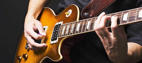 Để học đàn guitar điện tốt, bạn cần luyện tập thường xuyên những bài khó