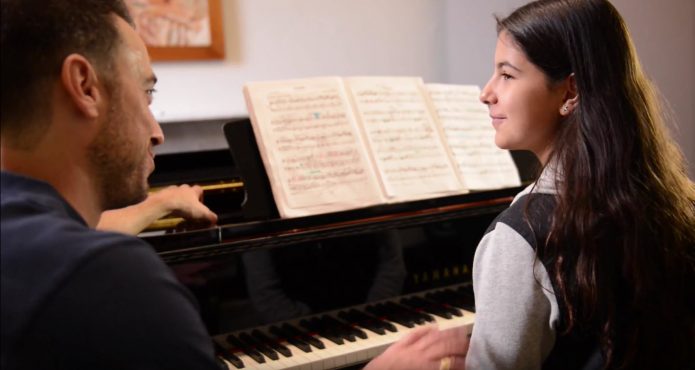 Hãy thả lỏng để bạn dễ dàng học cách luyện ngón piano nhanh hơn