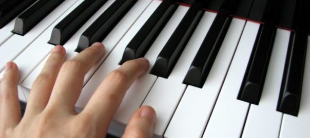 Học cách lướt phím đàn piano cho người mới bắt đầu