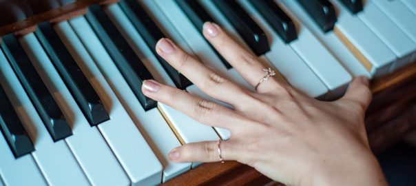 Tổng hợp các bài hát luyện tập hợp âm piano nổi tiếng