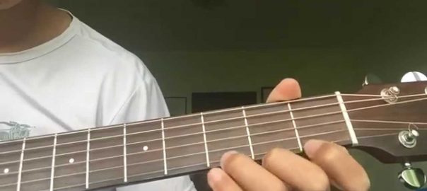 Tập chạy ngón guitar là một trong những bài tập quan trọng nhất