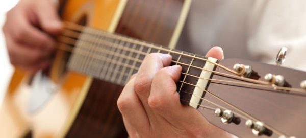 Bật mí những điều cần biết cho người mới học guitar