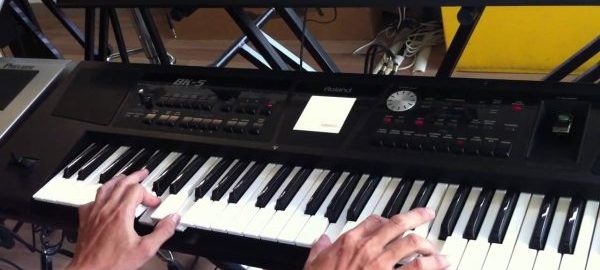 Để mua đàn organ phù hợp, bạn cần đưa ra các yếu tố cần thiết khi học đàn