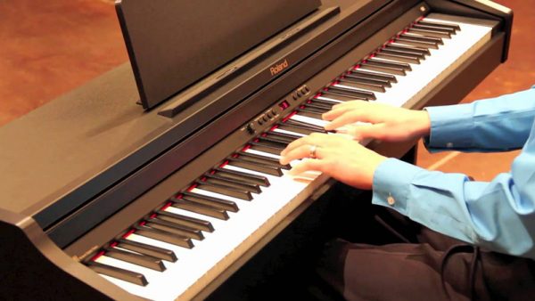 Đàn piano điện Roland được lựa chọn với mục đích biểu diễn diễn chuyên nghiệp