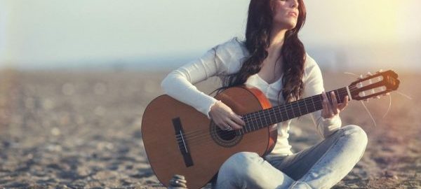 Bạn cần phải luyện tập thường xuyên để học guitar nhanh tiến bộ