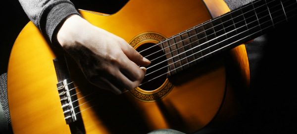 Hãy tìm một người đồng hành trong quá trình học đàn guitar